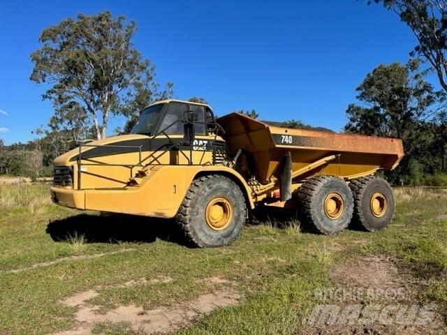 CAT 740 鉸接式起吊車