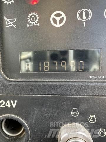 CAT 740 鉸接式起吊車
