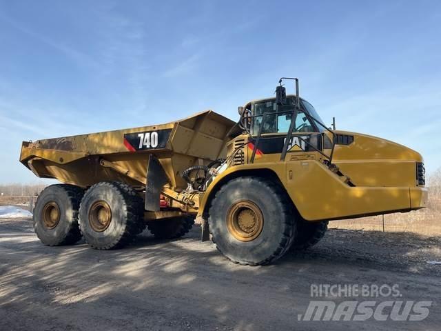 CAT 740 鉸接式起吊車