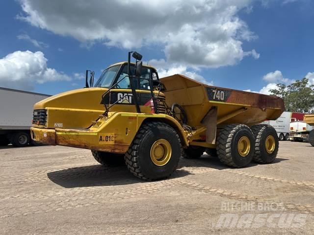 CAT 740 鉸接式起吊車