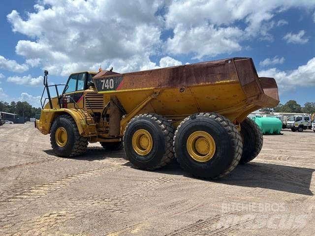 CAT 740 鉸接式起吊車