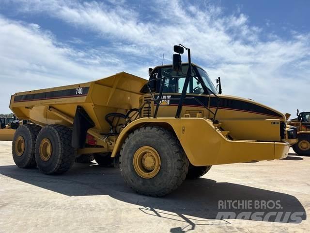 CAT 740 鉸接式起吊車