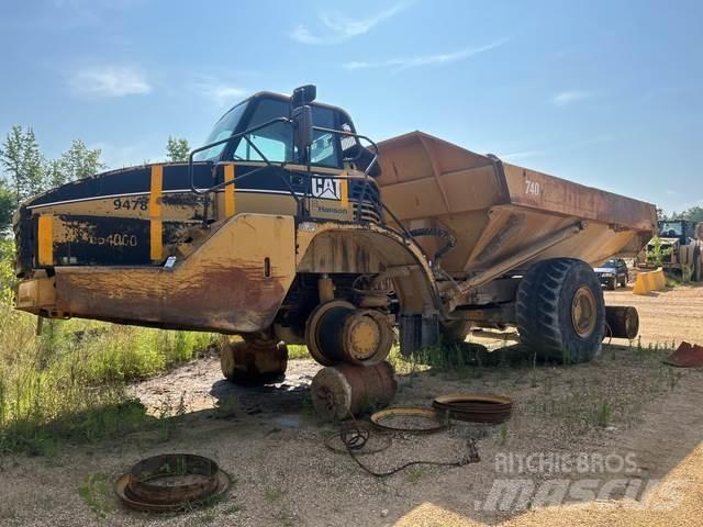 CAT 740 鉸接式起吊車