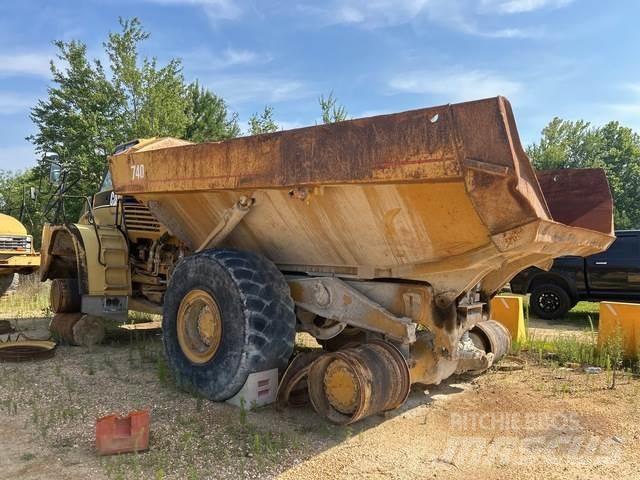 CAT 740 鉸接式起吊車