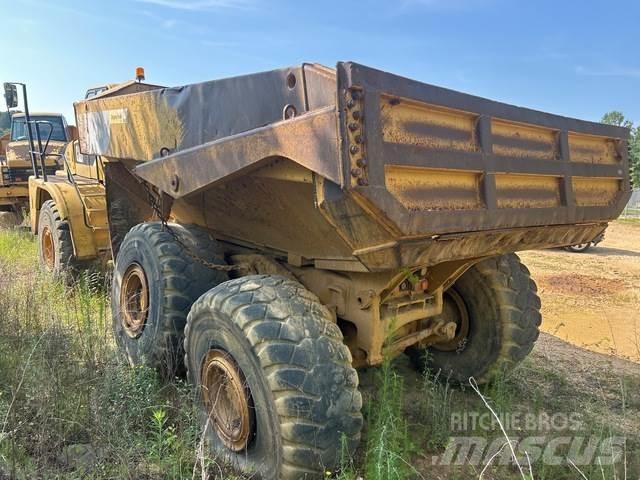 CAT 740 鉸接式起吊車
