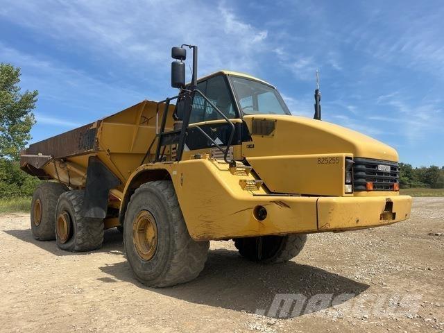 CAT 740 鉸接式起吊車