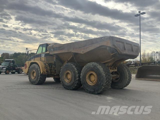 CAT 740 鉸接式起吊車