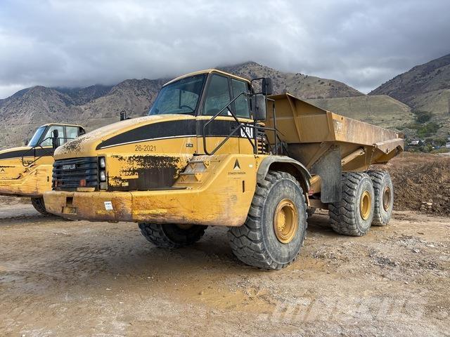 CAT 740 鉸接式起吊車