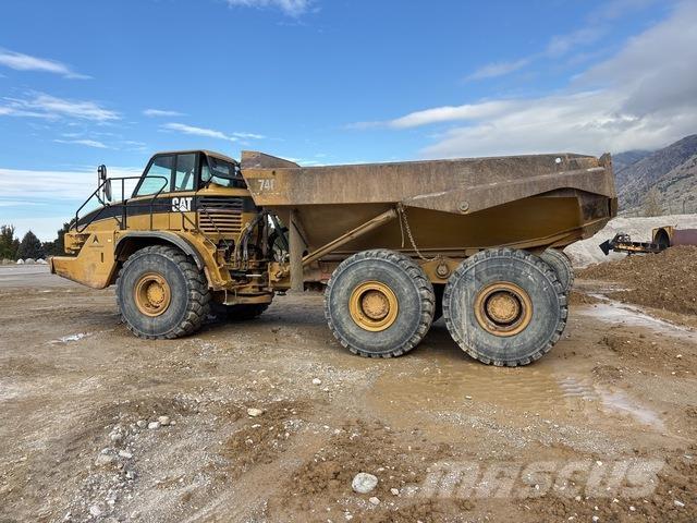 CAT 740 鉸接式起吊車