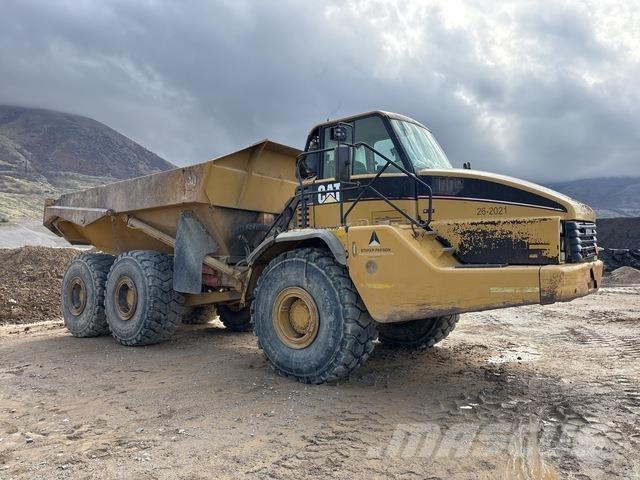 CAT 740 鉸接式起吊車