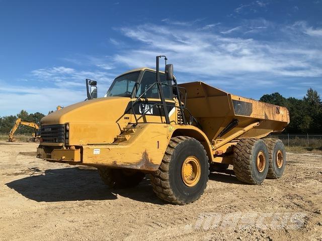 CAT 740 鉸接式起吊車