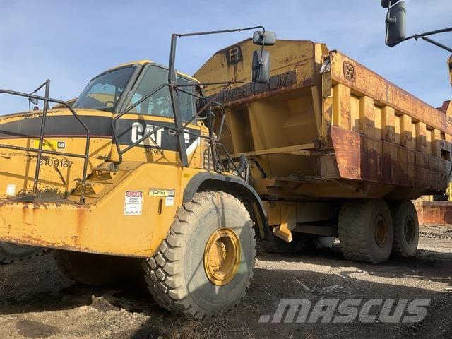 CAT 740 鉸接式起吊車