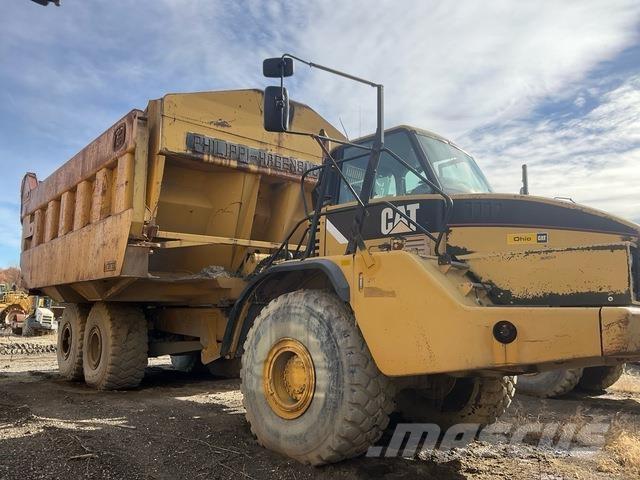 CAT 740 鉸接式起吊車