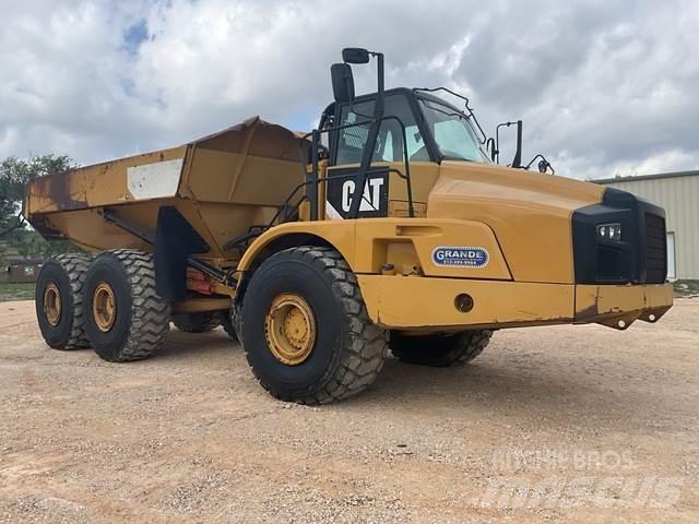 CAT 740B 鉸接式起吊車
