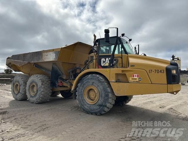 CAT 740B 鉸接式起吊車