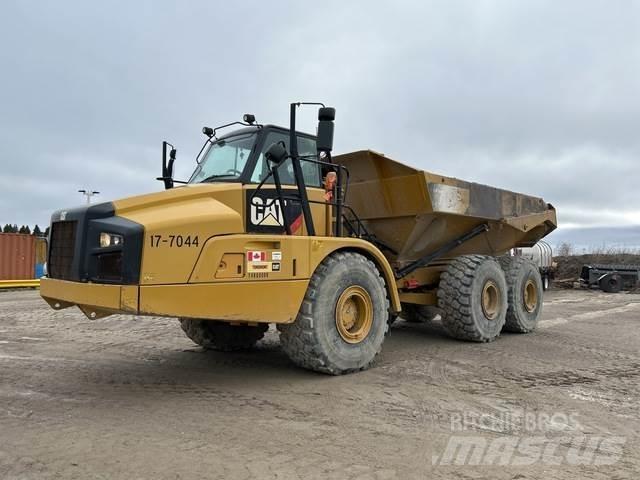 CAT 740B 鉸接式起吊車