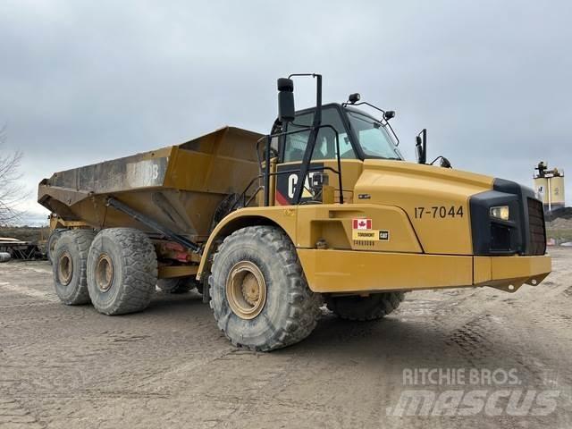 CAT 740B 鉸接式起吊車