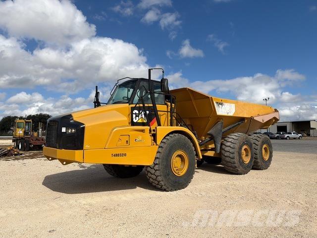 CAT 740B 鉸接式起吊車