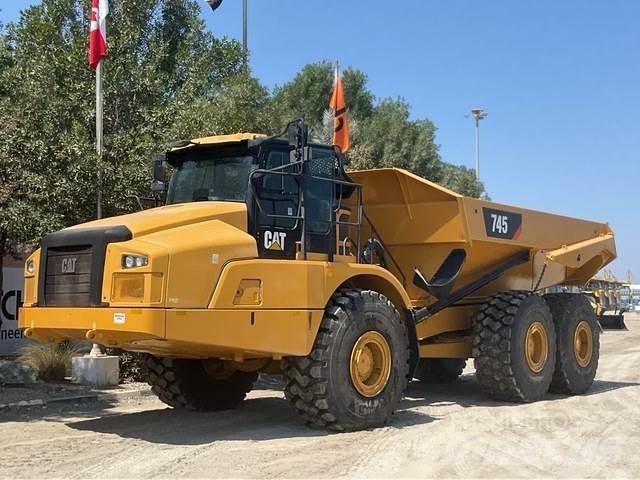 CAT 745 鉸接式起吊車