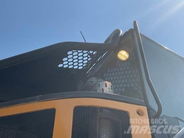 CAT 745 鉸接式起吊車