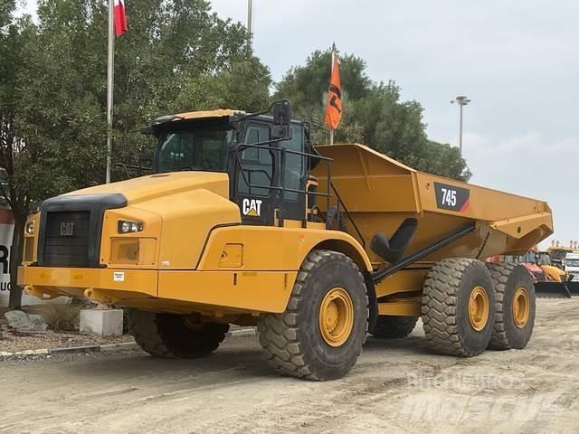 CAT 745 鉸接式起吊車