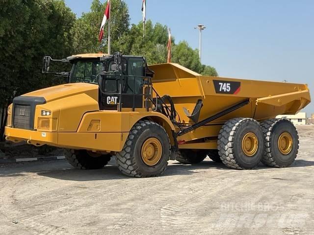 CAT 745 鉸接式起吊車
