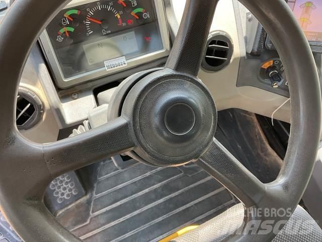 CAT 745 鉸接式起吊車