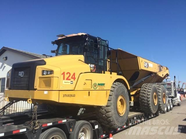 CAT 745 鉸接式起吊車