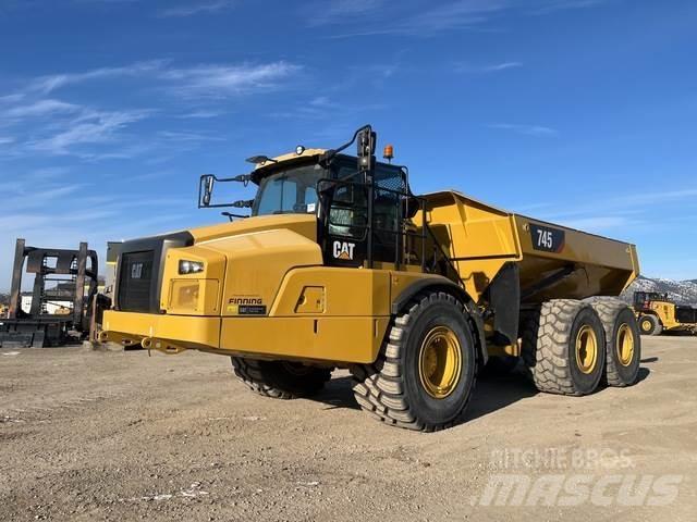 CAT 745 鉸接式起吊車