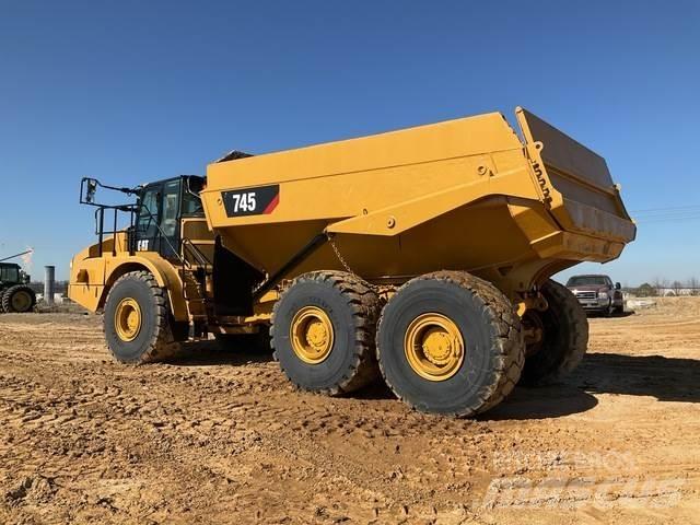 CAT 745 鉸接式起吊車