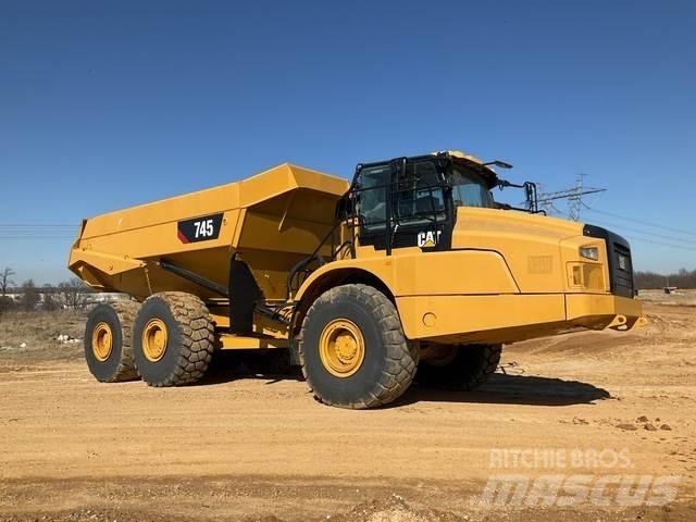 CAT 745 鉸接式起吊車