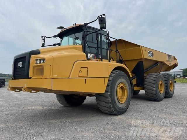 CAT 745 鉸接式起吊車