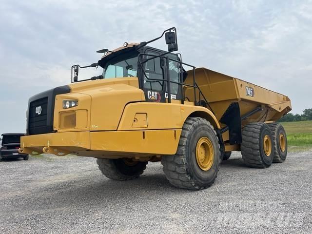 CAT 745 鉸接式起吊車