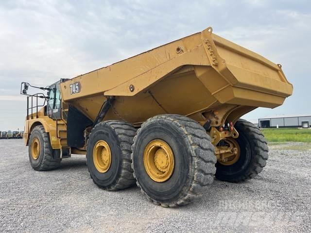 CAT 745 鉸接式起吊車