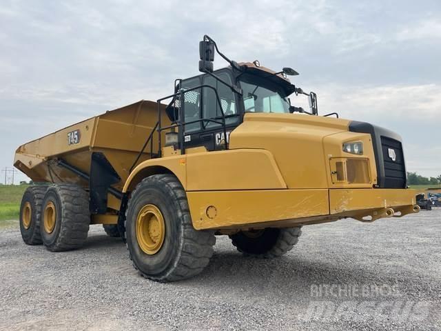 CAT 745 鉸接式起吊車