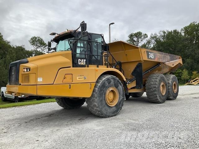 CAT 745 鉸接式起吊車