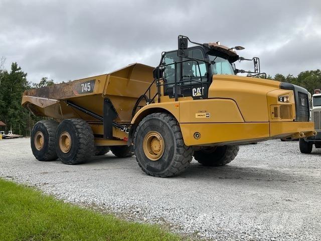 CAT 745 鉸接式起吊車
