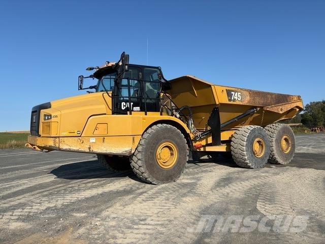 CAT 745 鉸接式起吊車