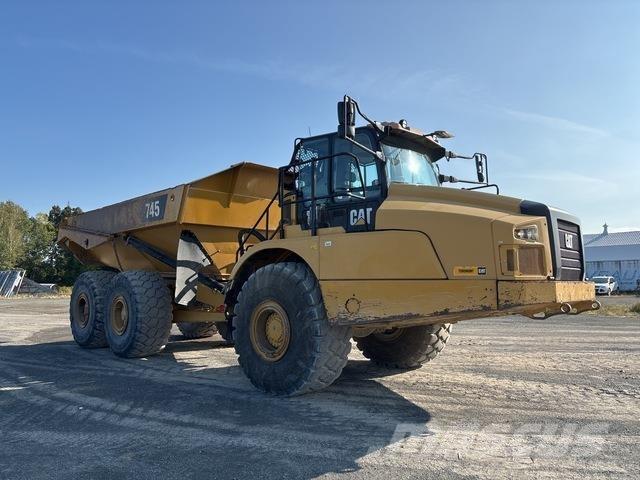 CAT 745 鉸接式起吊車