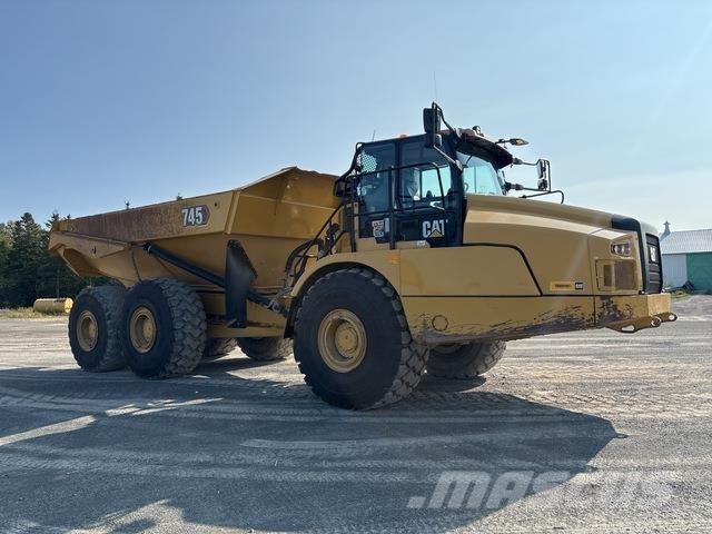 CAT 745 鉸接式起吊車