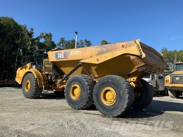 CAT 745 鉸接式起吊車