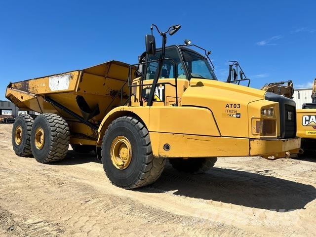 CAT 745C 鉸接式起吊車