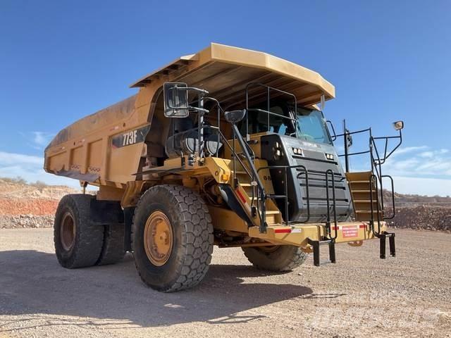 CAT 773F 鉸接式起吊車