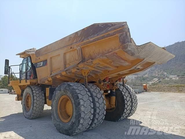 CAT 773F 鉸接式起吊車