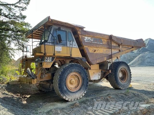 CAT 775D 鉸接式起吊車