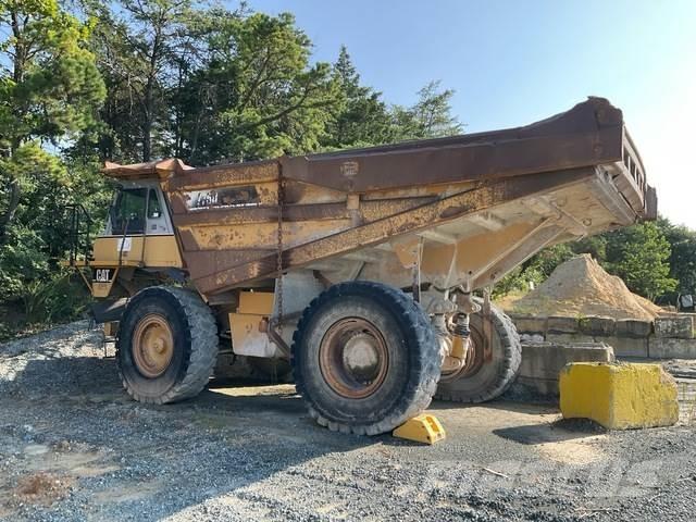 CAT 775D 鉸接式起吊車