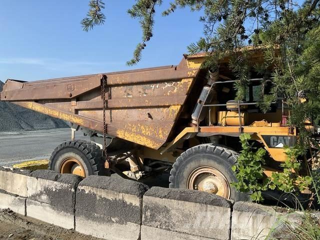 CAT 775D 鉸接式起吊車