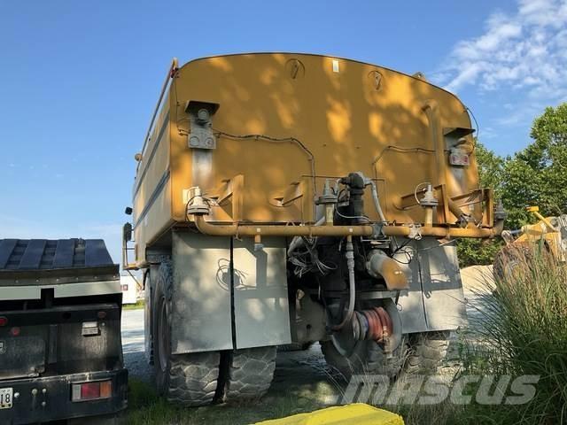 CAT 775D 鉸接式起吊車
