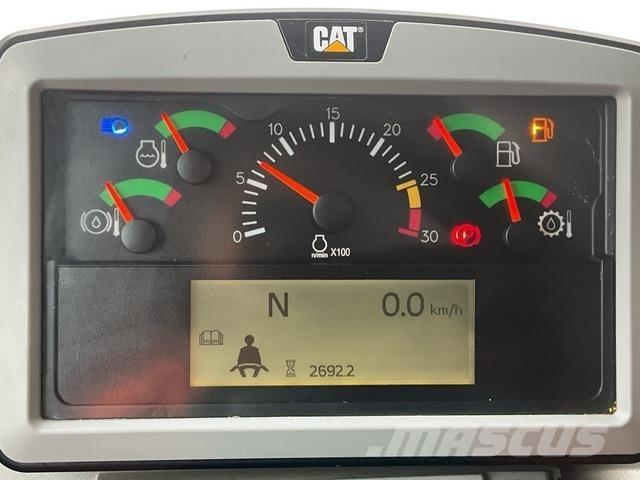 CAT 775G 鉸接式起吊車