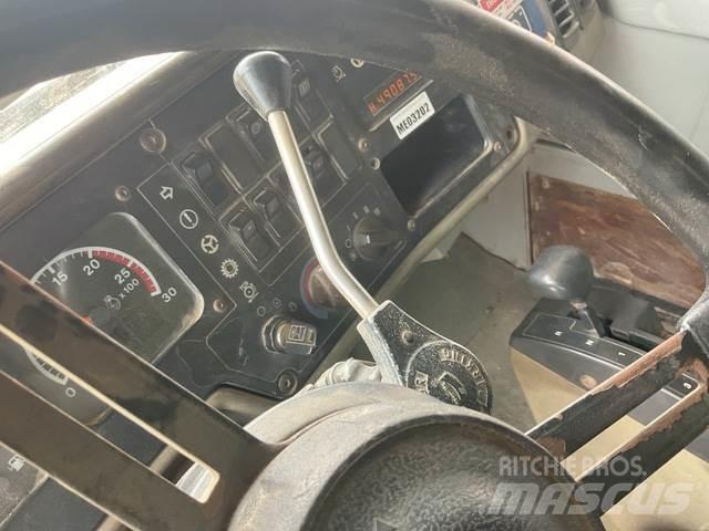CAT 777D 鉸接式起吊車